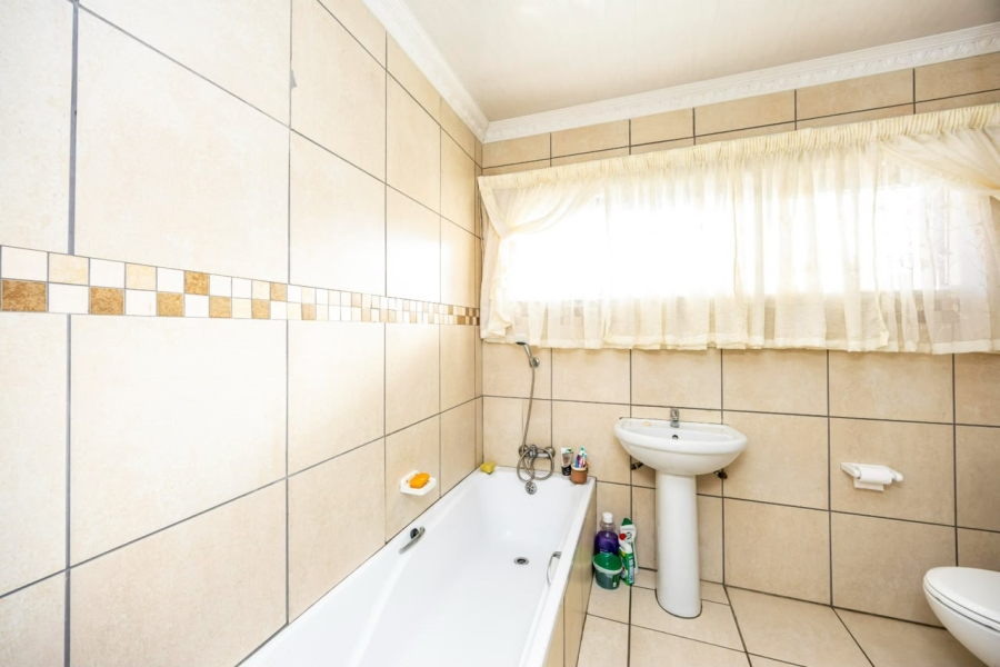 4 Bedroom Property for Sale in Beacon Bay Eastern Cape